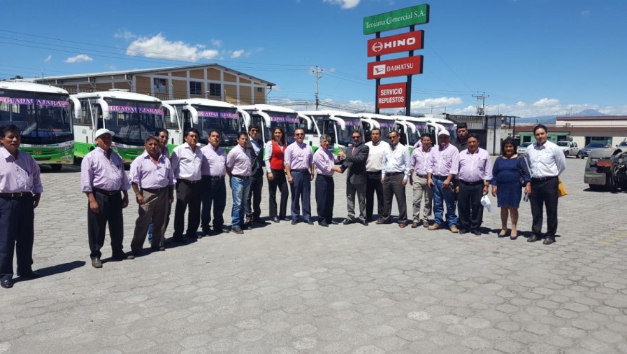 Teojama Comercial entregó nueve buses a Transportes Guadalajara